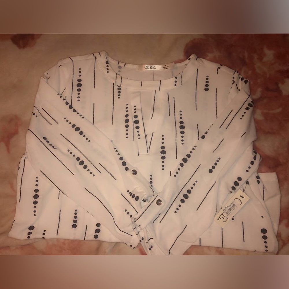 Work Shirt. White and Black. V neck. Medium Sleeve.